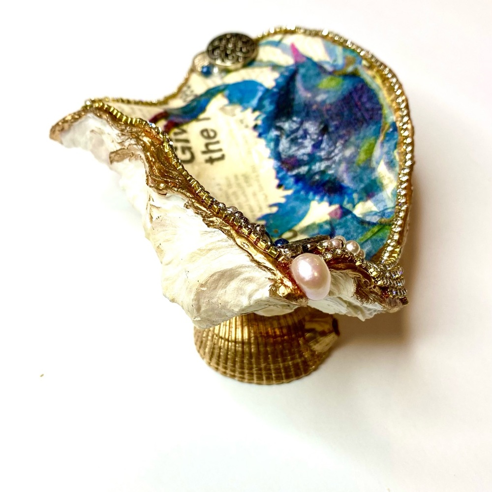 The “Crabs” oyster shell ring/trinket dish Coastal Sealife Hanmade
